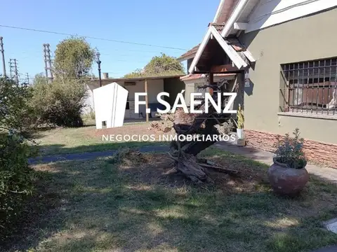 Casa en venta con gran lote en Rafael Calzada
