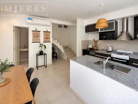 Casa en Alquiler con 1 cochera