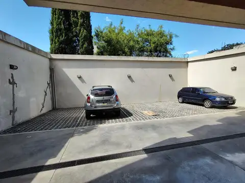 Cochera en planta baja | acceso directo | portón automático