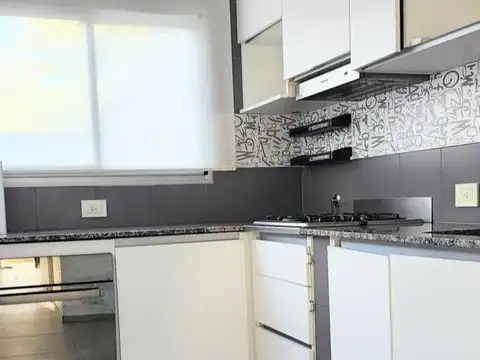 Casa en Alquiler con 1 cochera