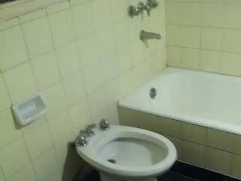 BALVANERA, 2 ambientes amplios, muy buenos, Av Rivadavia al 2200