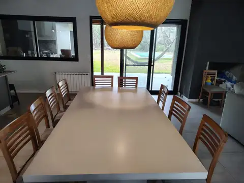 Casa en Alquiler con 1 cochera