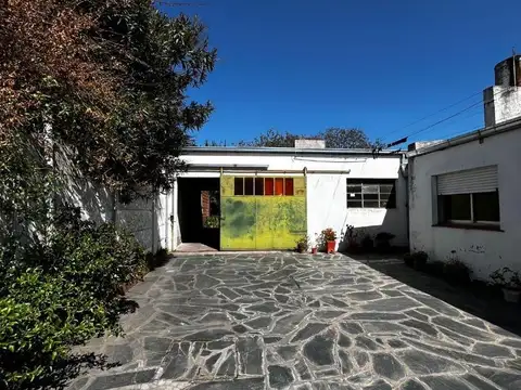 Casa en Venta con 3 cocheras