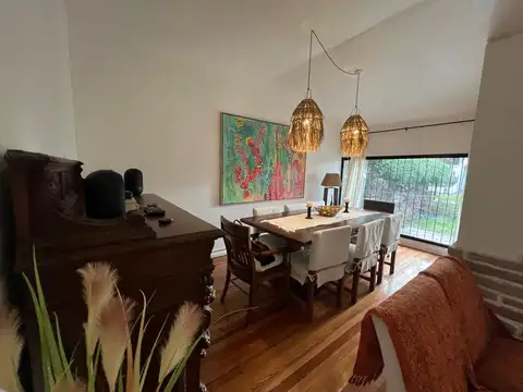 Casa 6 ambientes con 4 baños