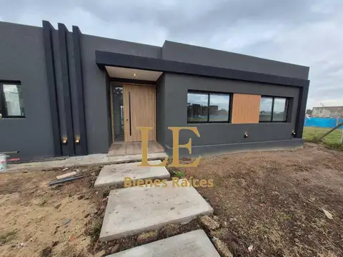 Casa en Venta con 4 cocheras