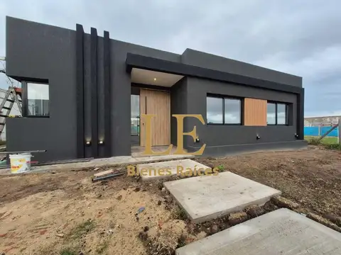 Venta casa  llave en mano,Barrio Santa Sofia. Pilar del Este