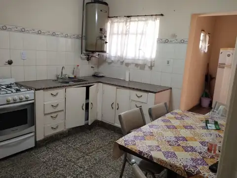 VENTA CASA 3 DORMITORIOS EN VILLA LUZURIAGA