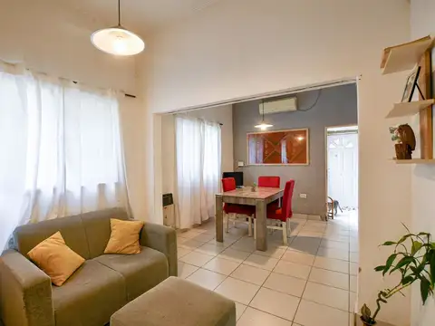 Casa 2 dormitorios c/ cochera + depto