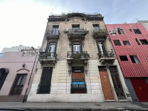 Gran PH en Planta baja - Apto Profesional - 220m2 - Entrada indepte. - a Reciclar 