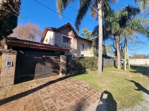 Pilar Centro Casa Venta. S/ EXPENSAS. Sobre 2 Lotes