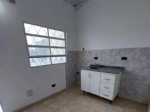 DEPARTAMENTO 2 AMBIENTES -  CON PATIO -SIN EXPENSAS - MAXIMO 1 PERSONA -