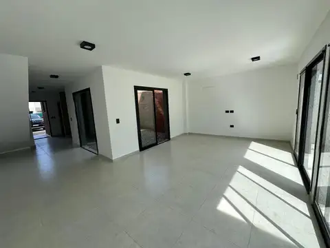 Casa 3 ambientes con 2 baños