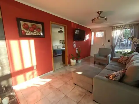 Casa 6 ambientes con 2 baños