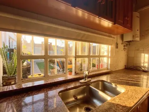 VENTA CASA, 3 DORMITORIOS, BARRIO LA MILKA