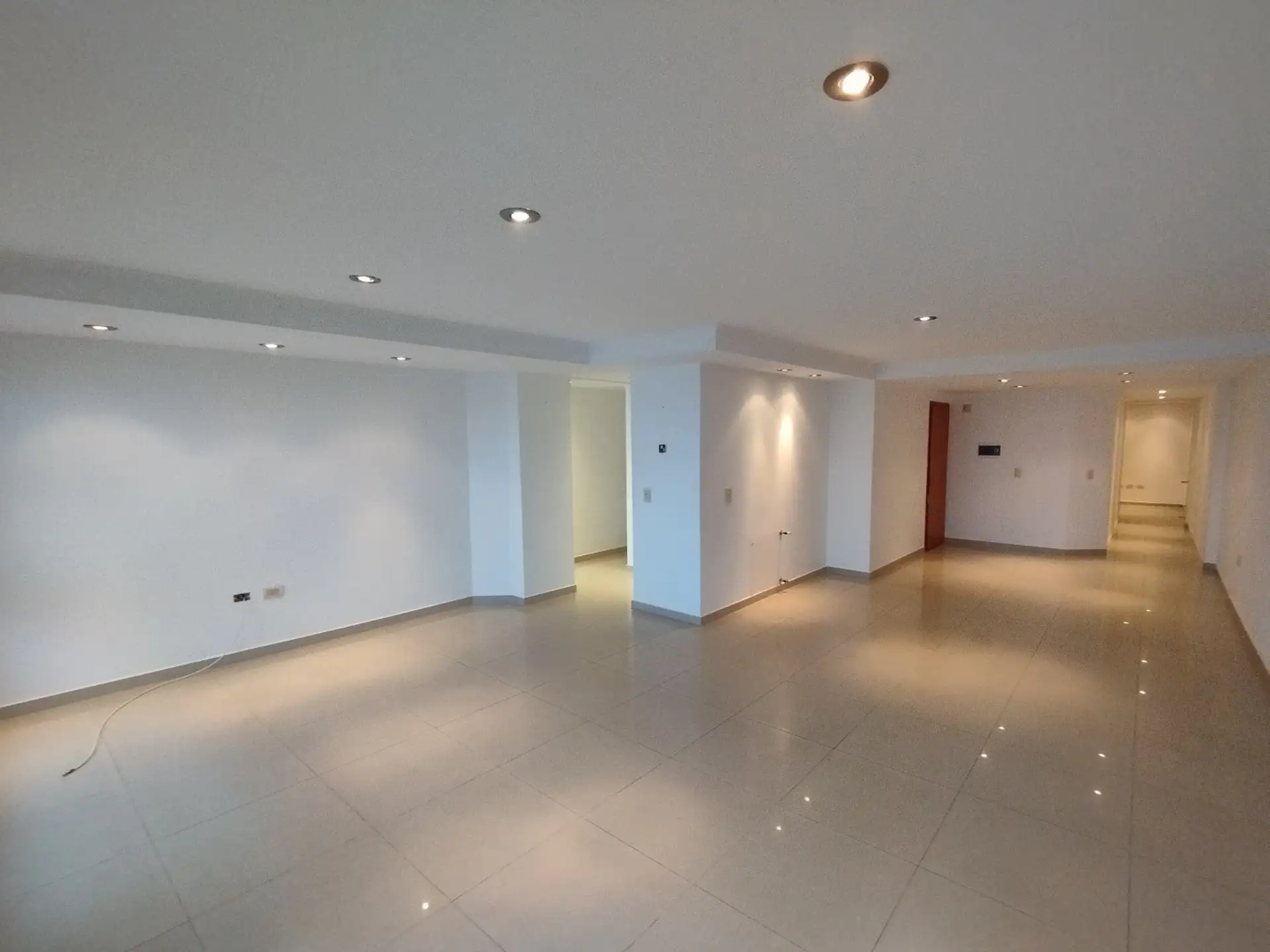 VENDO DEPARTAMENTO CON VISTA AL MAR TRES DORMITORIOS COCHERA DOBLE Y BAULERA