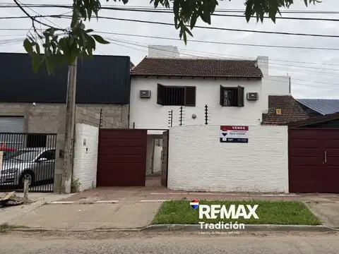 Casa de 5 ambientes en venta categoría muy buena.