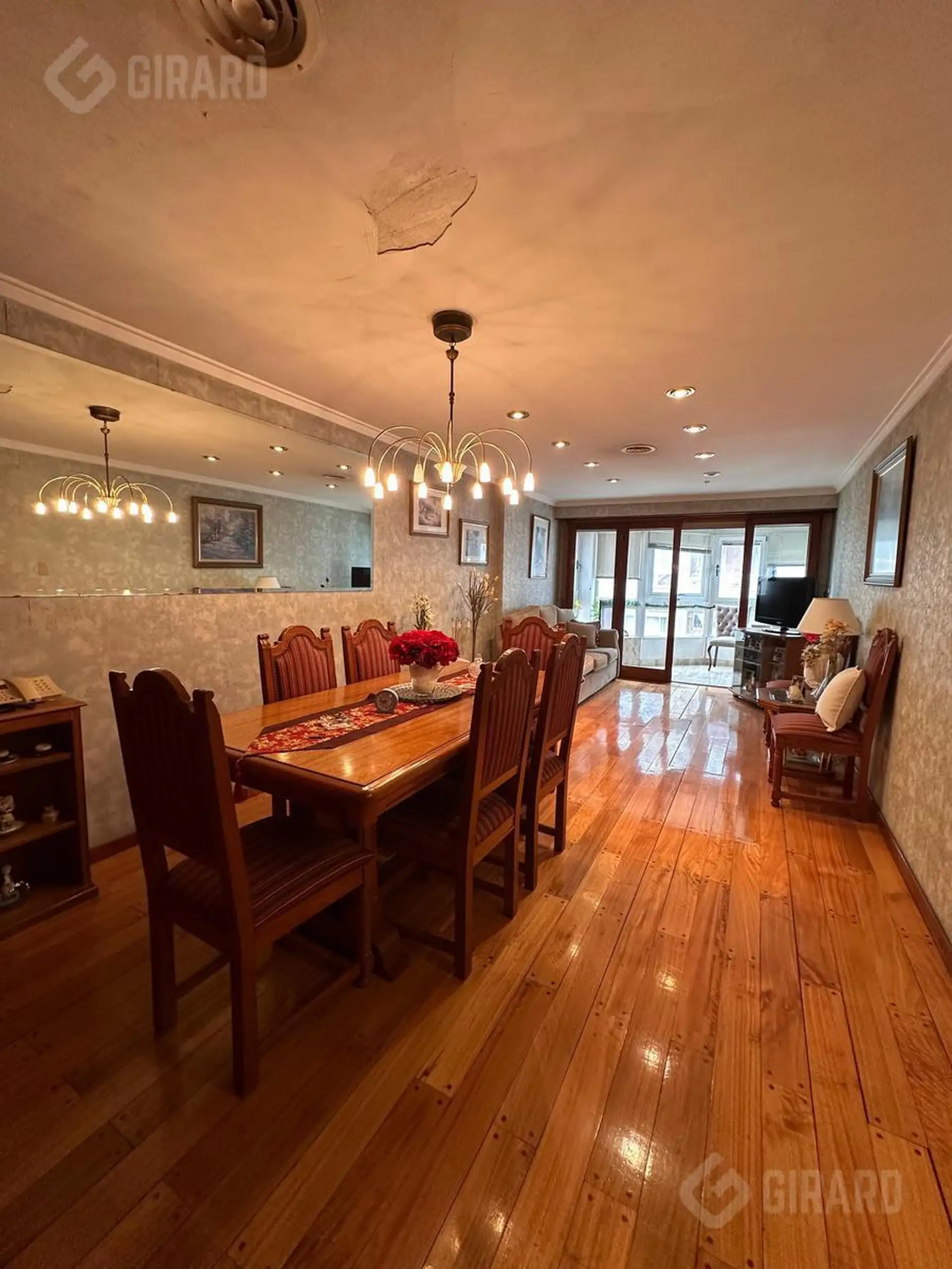 venta de Departamento 4 ambientes con cochera y quincho privado. Zona Plaza Mitre