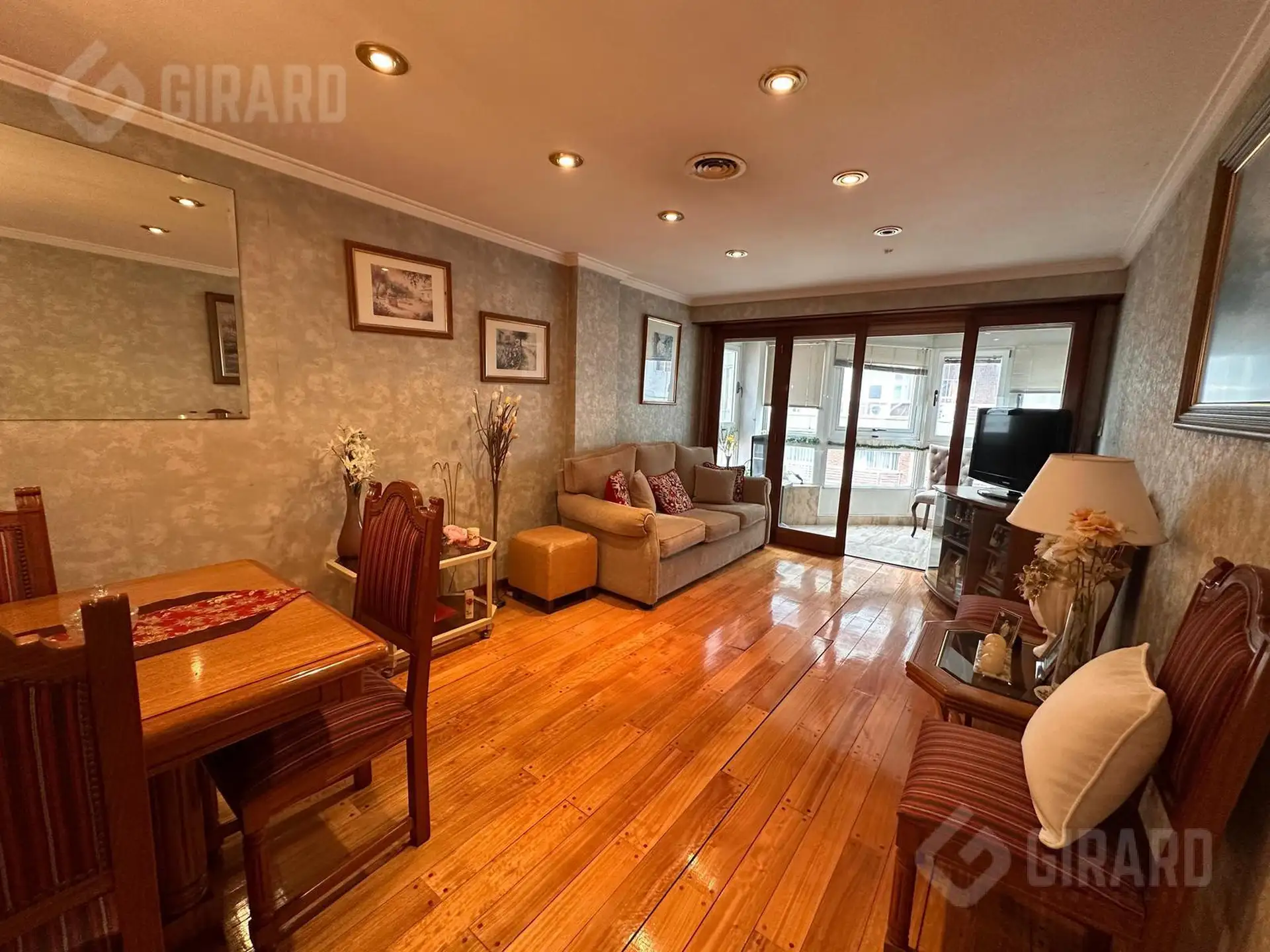venta de Departamento 4 ambientes con cochera y quincho privado. Zona Plaza Mitre