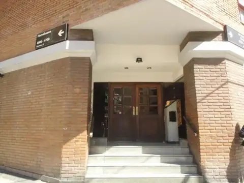 Departamento de 5 ambientes con dependencia y cochera