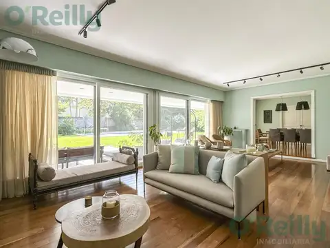 Casa en Venta con 3 cocheras
