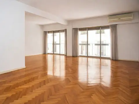 Exclusivo Semipiso Cuatro Ambientes con Cochera en la Isla, Recoleta