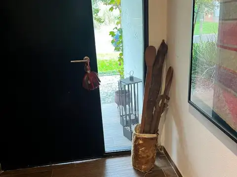 Casa en Venta con 4 cocheras