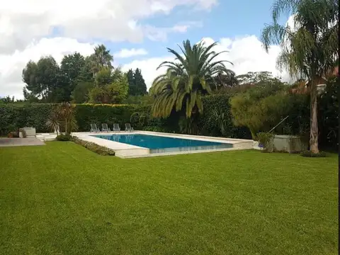 Casa en Venta con 6 cocheras