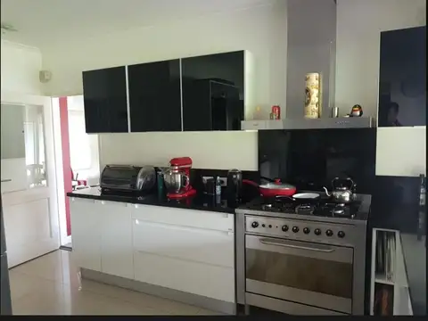Casa en Venta con 6 cocheras
