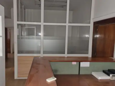 Oficina 5 ambientes con 1 baño