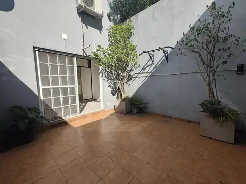 VENTA DEPARTAMENTO 2 AMBIENTES CASEROS CON PATIO