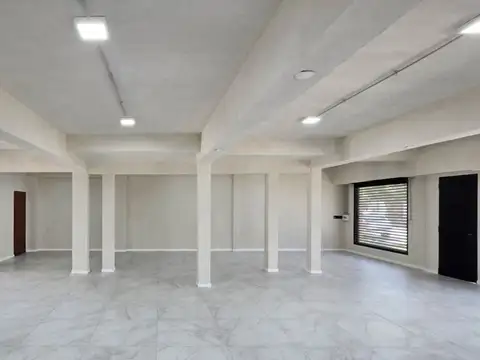 VENTA LOCAL COMERCIAL CON PLAYON Y GARAGE