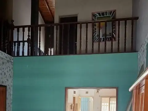 Departamento con ambientes amplios en buena ubicación