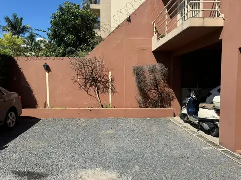 COCHERA ALQUILER MORON DESCUBIERTA
