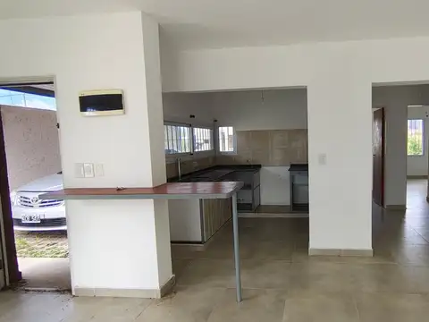 Casa 4 ambientes con 1 baño