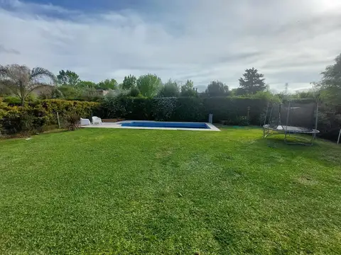 Casa 5 ambientes con 4 baños