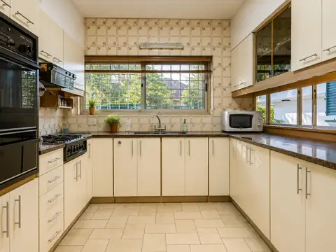 Casa en Venta con 4 cocheras
