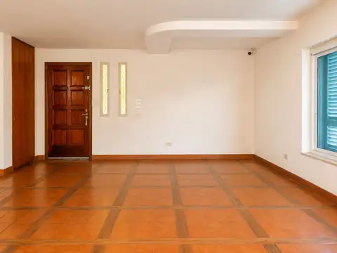 Casa 7 ambientes con 5 baños