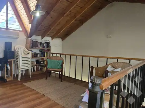 Casa 7 ambientes con 2 baños