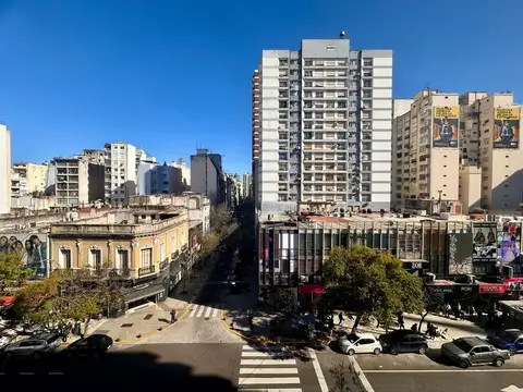 VENTA GRAN OFICINA BALVANERA FRENTE LUZ BAÑO PROP