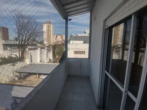 Departamento de 2 ambientes por escalera