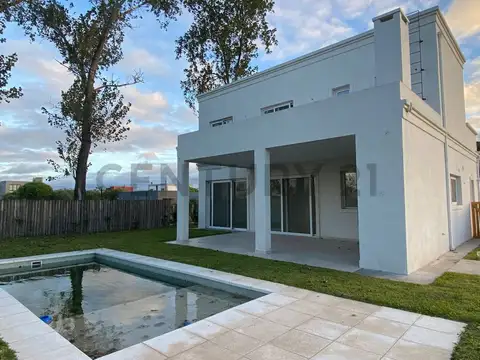 Casa en Venta en Pilar Del Este, USD 215.000