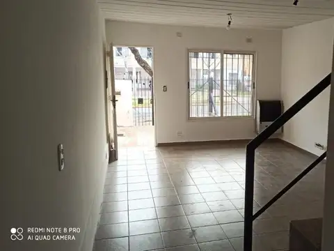 Casa en Alquiler con 1 cochera