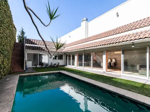 Casa en Venta con 2 cocheras