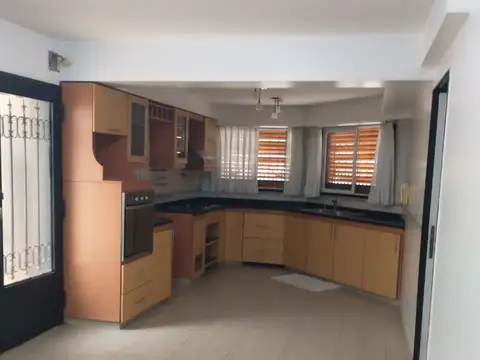 SE VENDE DUPLEX CON COCHERA TERRAZA Y PATIO EN FLORESTA