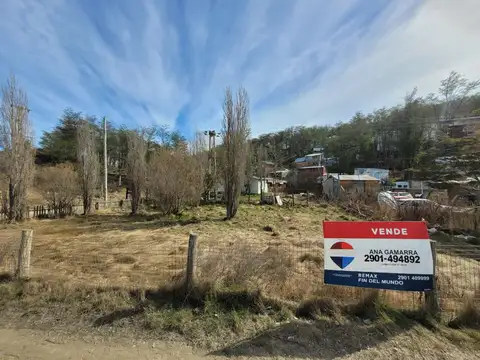 Casa con amplio terreno y doble acceso en ushuaia