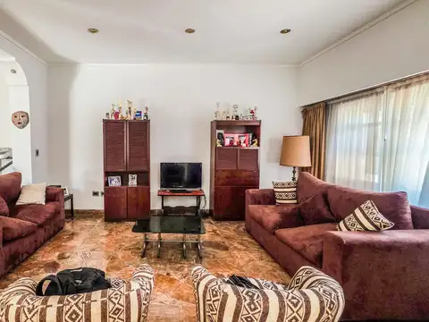 Casa en Venta con 3 cocheras