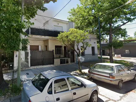 PH 2 AMBIENTES ATRÁS CON PATIO BUEN ESTADO