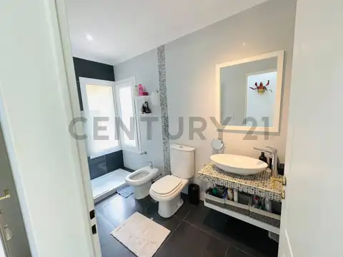 CASA A LA VENTA MIRALAGOS