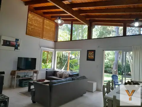 Casa en venta - 3 Dormitorios 2 Baños - Costa del Este