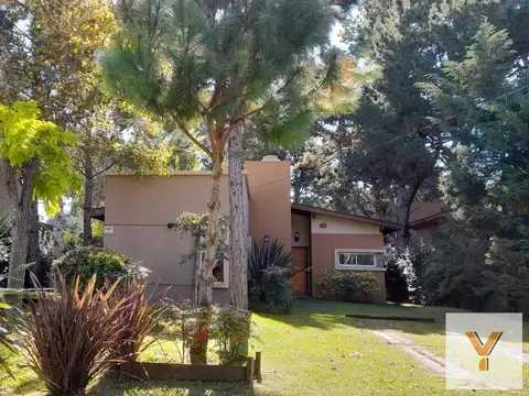 Casa en Venta con 2 cocheras